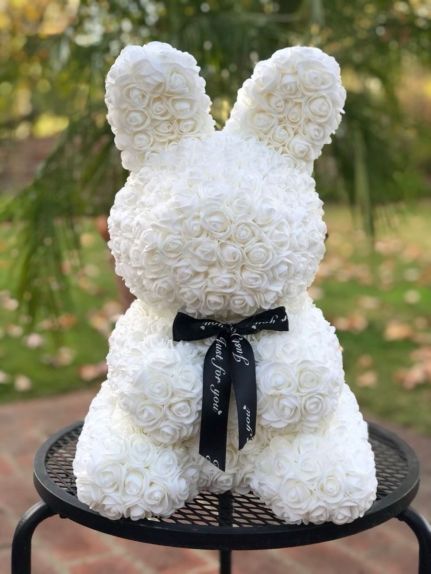 Iepure decorativ din flori de spuma – Alb – 40 cm (fara cutie)