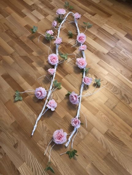 Ghirlanda creanga alba cu flori roz 200 cm